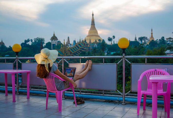 how to move to canada with no money